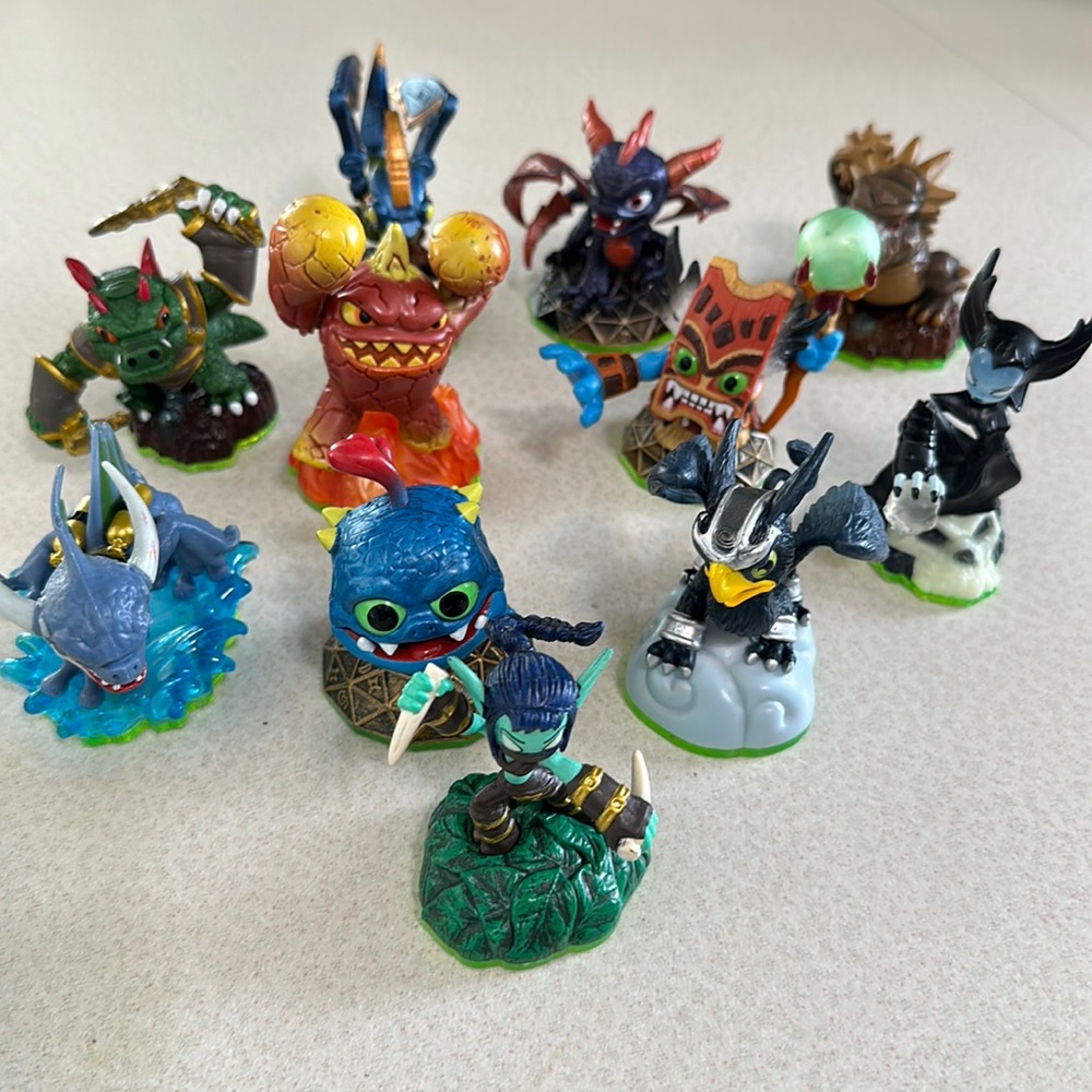 11 Skylander figures 2-3”